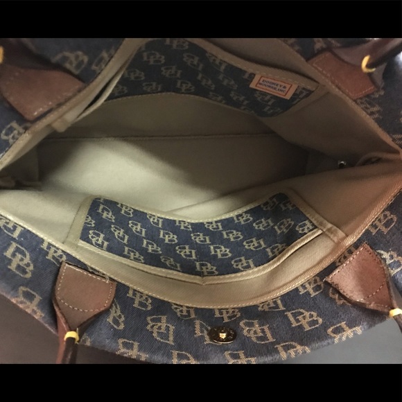 ❌SOLD❌Dooney and Bourke Signature Denim Tote - Picture 5 of 8